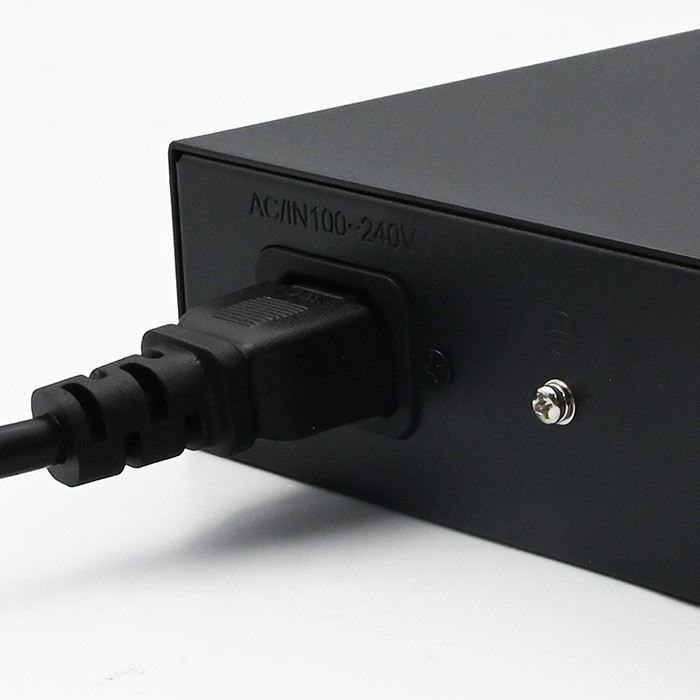 Qoltec unmanaged FE PoE switch, 16*RJ45 PoE (250W budget), 2*RJ45 uplink 10/100Mb/s, 2*SFP 1000Mb/s